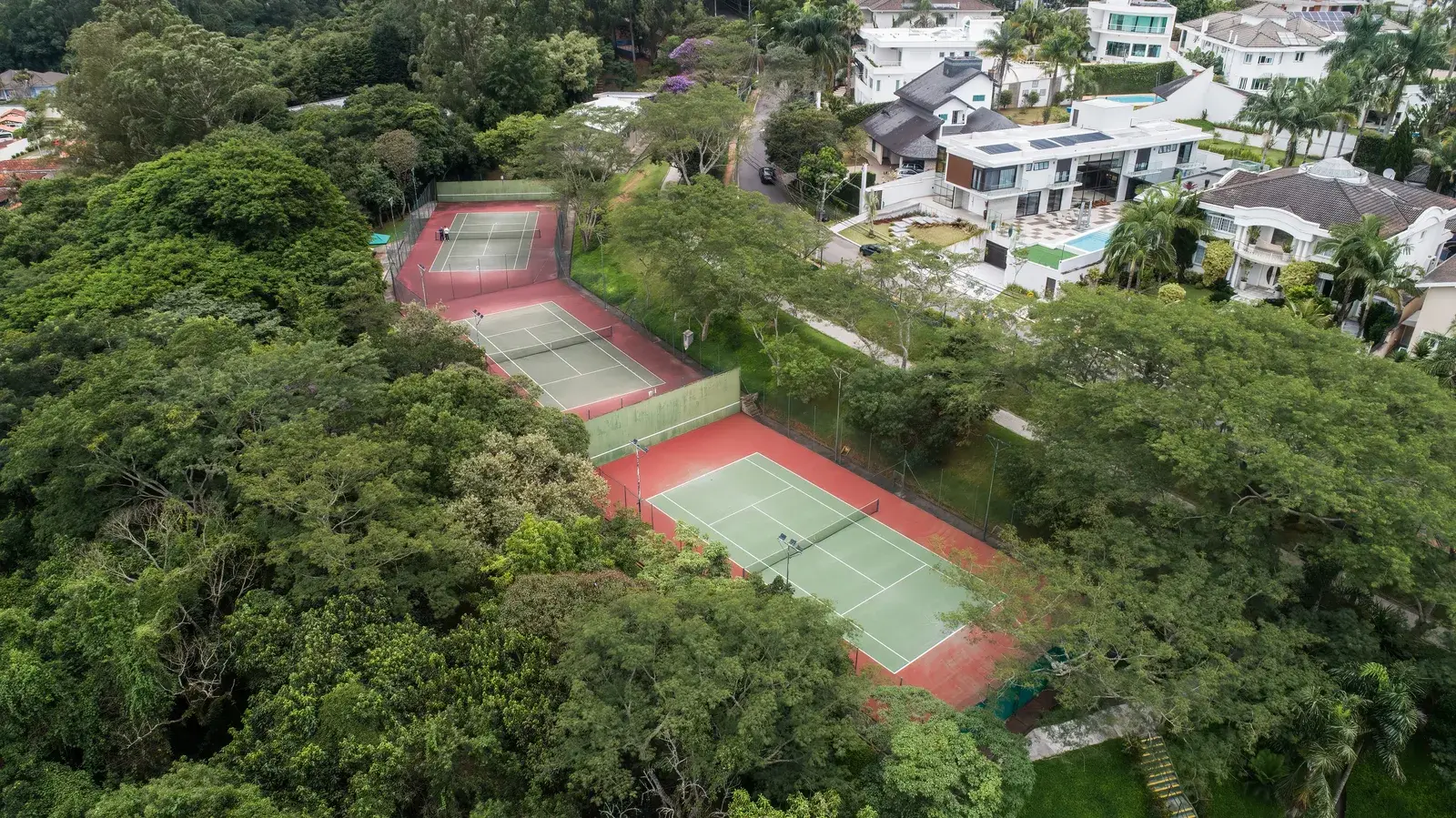 Casa vendida no Condomínio São Paulo II, Granja Viana